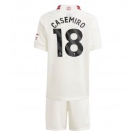 Billiga Manchester United Casemiro #18 Barnkläder Tredje fotbollskläder till baby 2023-24 Kortärmad (+ Korta byxor)